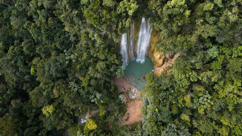 El Limón Waterfall seen from the trail
